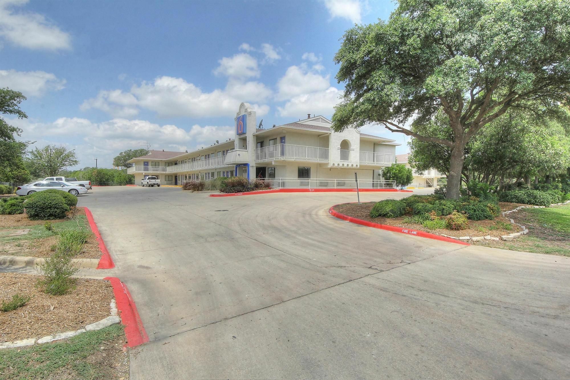 Motel 6 San Antonio, Tx Six Flags Fiesta Tx - La Cantera Area Bagian luar foto